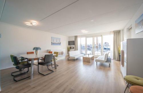 Municipality of Uitgeest House | Meerzicht 70 - Vakantiehuis aan het water!