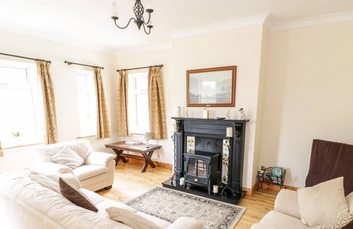 Lavally Cottage | MEES HOUSE, pet friendly, with open fire in Timicat, County Galway