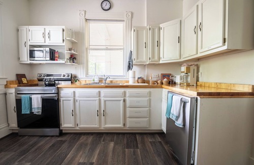 Five Points South House | MEET GENEVIEVE! The 100 year old craftsman less than ONE MILE from UAB & ASC!