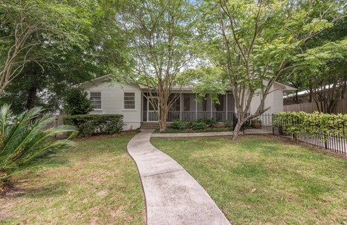 Fairhope Cottage | “Meet Me in Fairhope”-Walk to bay and beach in the heart of Fairhope!