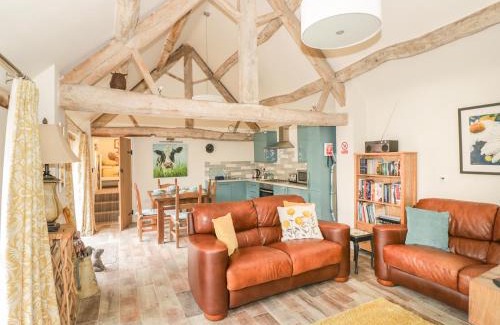 Tiddington House | Megs Cottage