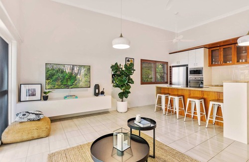 Yorkeys Knob Apartment | Melaleuca Beachfront - Beach, Pool, free parking