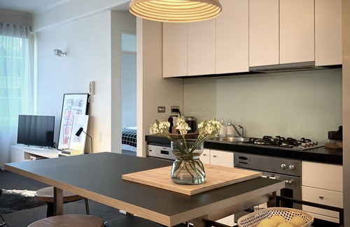 Melbourne Central Business District Apartment | Melbourne Style in the Heart of Collins Street!