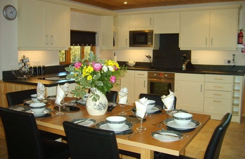 West Stour Ski Chalet | Melbury Chalet, a Scandinavian style chalet with own hot tub.