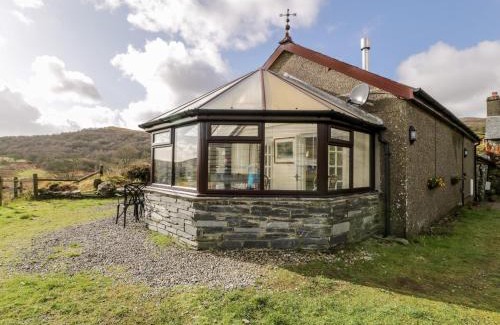 Garndolbenmaen House | Melin Newydd