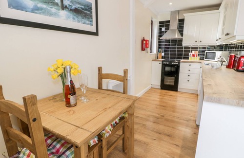 Garndolbenmaen Cottage | MELIN NEWYDD, pet friendly, character holiday cottage in Porthmadog
