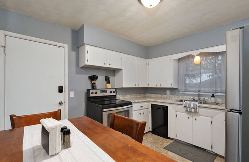 Springfield House | Mellow Yellow House