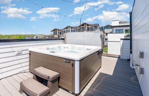 Katie Hill Neighborhood House | Melody Row-2 Unit Combo w/Hot Tub-Mins to Broadway