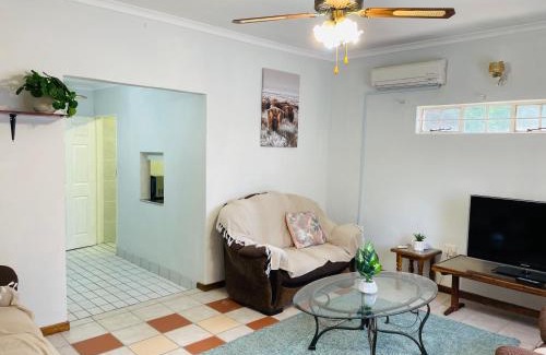 Francistown Apartment | Melrose place