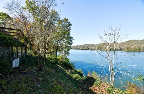 Ashley Oaks House | Melton Away - Knoxville/Oak Ridge