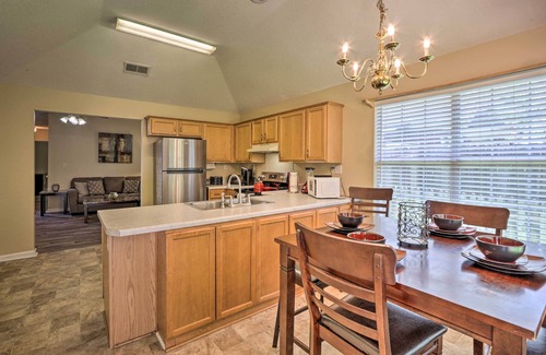 Lakes of Forest Hill House | Memphis House w/Yard 25 Minutes to Beale Street!