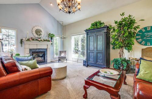 Menasha House | Menasha Home with Patio - Walking Distance to Lake!