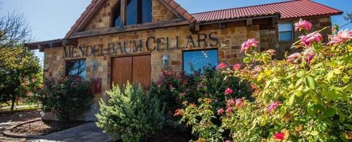 Fredericksburg House | Mendelbaum - Olive Cabin