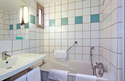 Luxeuil-les-Bains Hotel | Mercure Luxeuil les Bains Hexagone