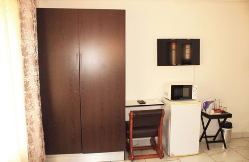 Greater Johannesburg Metropolitan Area House | Meredale Lodge