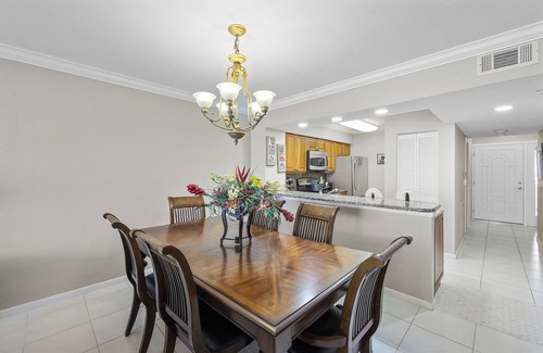 Collier County Condo | Merida unit at Cape Marco w/pool, gym & tennis