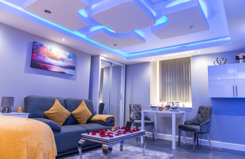 Bradford Apartment | Meridian Apartments - Superior Designer Suite