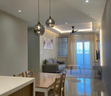 Masai Apartment | Meridin Bayvue - 3BR - 6 Pax - Near MMHE