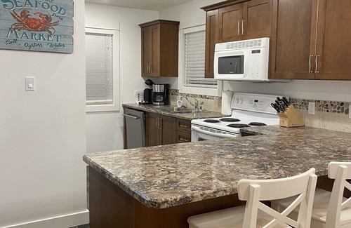 Regional District of Nanaimo Cottage | Mermaid Cottage Short Walk to Rathtrevor Beach. 3 Bedroom 2 Bathroom cottage.