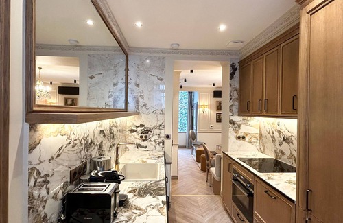 Quartier des Invalides Apartment | Merveil - Signature Suite - Tour Eiffel - Bourgogne