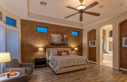 Las Sendas House | Mesa: TVs & King Beds All BRs, Heated POOL, Spa, Kiva Fireplace, Putting Green, Bikes