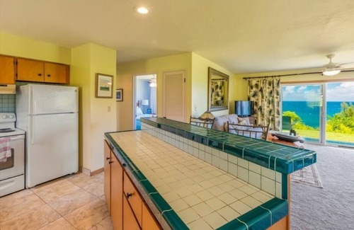 Princeville Condo | Mesmerizing ocean view -Hawaiiana Style walkout unit