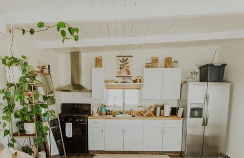 Wonder Valley House | Mesquite Cabin Studio w/Private Hot Springs Tub