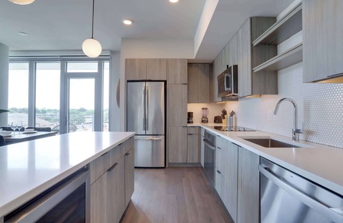 Clarendon Apartment | Metro-Connected Clarendon Stay