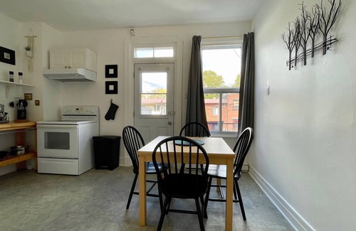 Saint-Simon Apartment | Metro Crémazie - 2 Bedrooms Queen beds