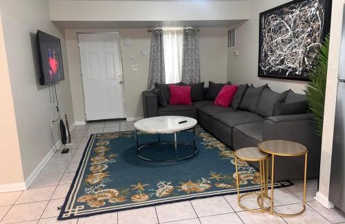 Newark Apartment | Metro haven 3 KINGs Bed 5 mins from EWR NYC