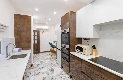 Tottenham Green House | Metro Majesty: 5-Bedroom Gem in South Tottenham