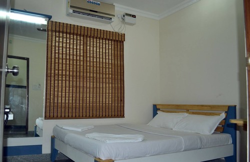 Vadapalani Hotel | Metro Park
