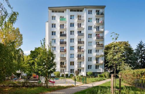 Bielany Apartment | Metro Słodowiec Charming Apartment by BookingHost
