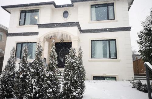 New Westminster Villa | Metropolis MetroTown Area lovely place 2 or 1 bedrooms suite