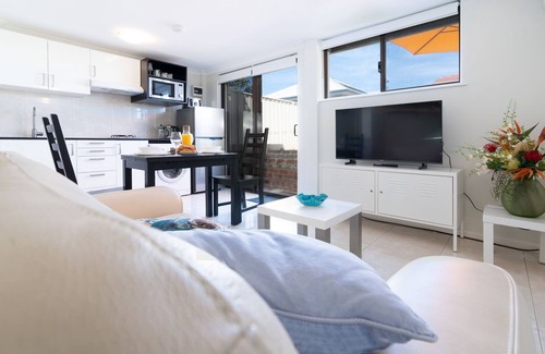 Trigg Apartment | Mettam's Magic @ Trigg Beach Studio!