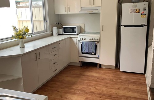 Orange Cottage | Mews on March - Charming 2 bedroom Cottage. CBD Orange. Brand new bathroom.