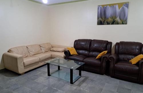 Thika Apartment | Mfalme House, Ngoingwa Estate, 100 Metres from Thika-Mangu Rd, Close to Thika City Centre - Free Parking, Fast Wi-Fi, Smart TV, 2 Bedrooms Perfect for a Family of 2-4 Members