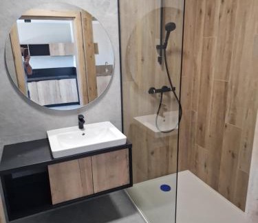 Szklarska Poreba Apartment | Miło Mi w górach - budynek główny hotelu z basenami i saunami
