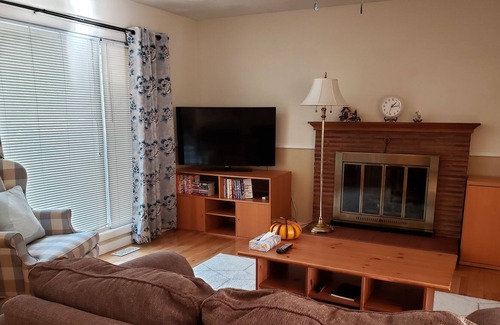 Hillsboro House | Mi Casa Entire suite 2 BED/1BA single level house. Nice garden view