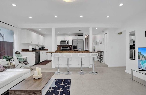 West Park Villa | Miami Central Stunning Villa with Heated Pool BBQ