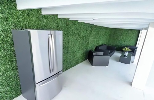 Ludlam House | Miami Luxe Getaway-4BR-Pool-Family Ready