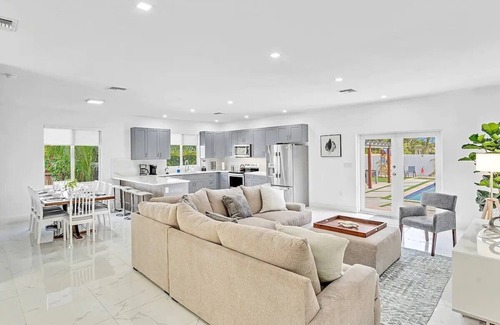 Cutler Bay House | Miami Resort Villa/Luxury Home/Heated Pool/Hot Tub/Mini Golf