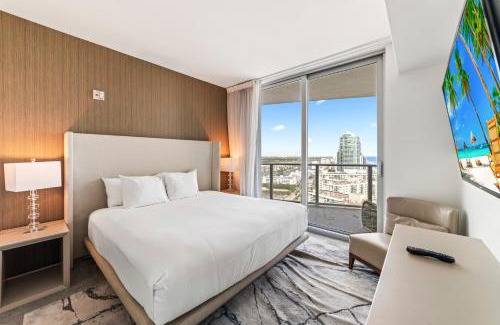 Hollywood South Central Beach Apartment | Miami Waves Retreat in Luxury Resort - STEPS TO THE OCEAN, HOT TUB AND ROOFTOP POOL