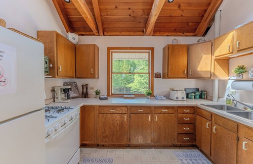 Manistique House | Michibay Getaway: Dog friendly, Your Summer Beachfront Getaway Just listed!