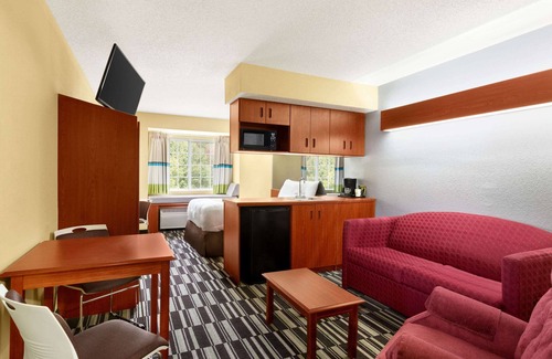 Thomasville Hotel | Microtel Inn & Suites by Wyndham Thomasville/High Point/Lexi