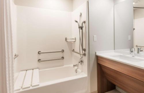 Altoona Hotel | Microtel Inn & Suites by Wyndham Altoona