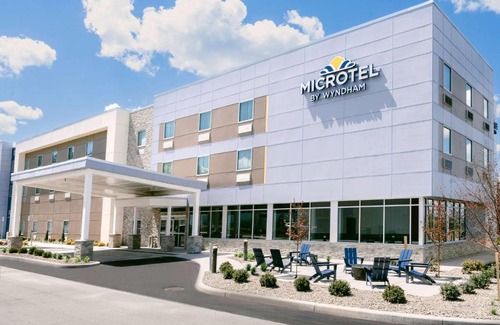 Newark Hotel | Microtel Inn & Suites by Wyndham Newark NY