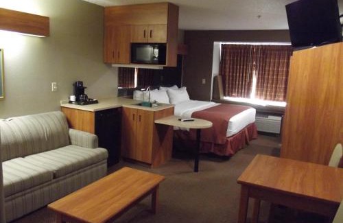 Raton Hotel | Microtel Inn & Suites