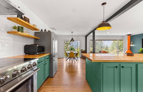 Lewis County Cabin | Mid-Century 4-BD Cabin with Game Room Near Mt. Rainier - Goldfinch Pines