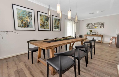 Nuriootpa House | Mid Century 4 Bedroom Getaway in Barossa Vineyard